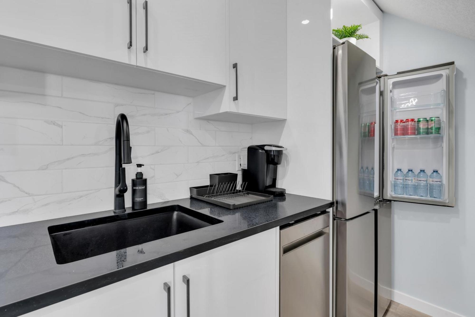 You Will Love This 2Br Guest Suite In Se YYC Eksteriør billede